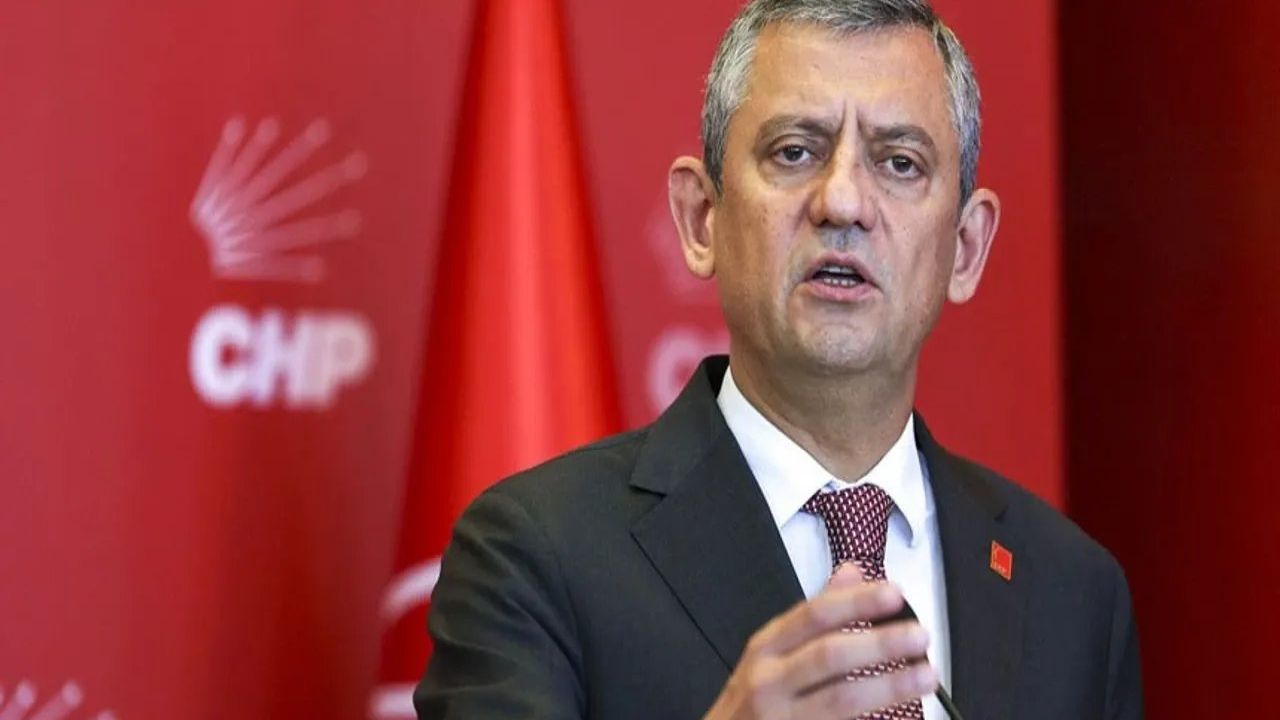 Özgür Özel'den Sert Eleştiri: "Saray Rejimi Şeytan Değiştiriyor, Dün Kürtlerdi Bugün CHP"
