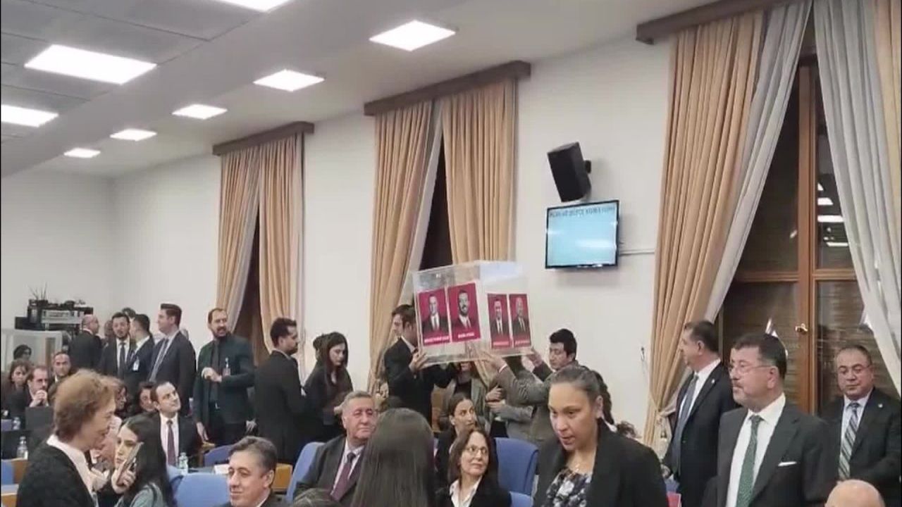 Veli Ağbaba: Belediye Başkanlarının 70 Yıllık Mallarına El Konuldu
