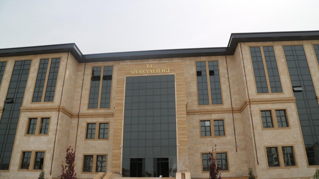 Sivas'ta Demir Madeninde Göçük: Şantiye Müdürü Mahsur Kaldı
