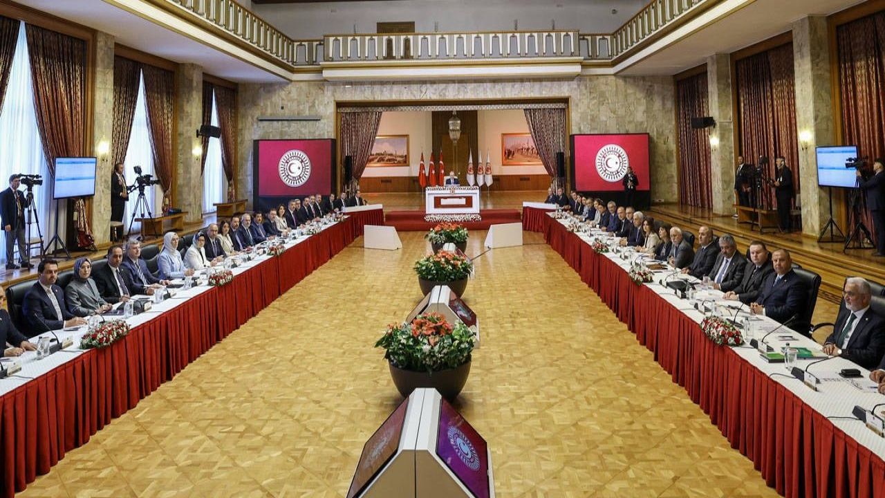 Tbmm Heyeti, Öcalan'la İmralı'da Görüşecek
