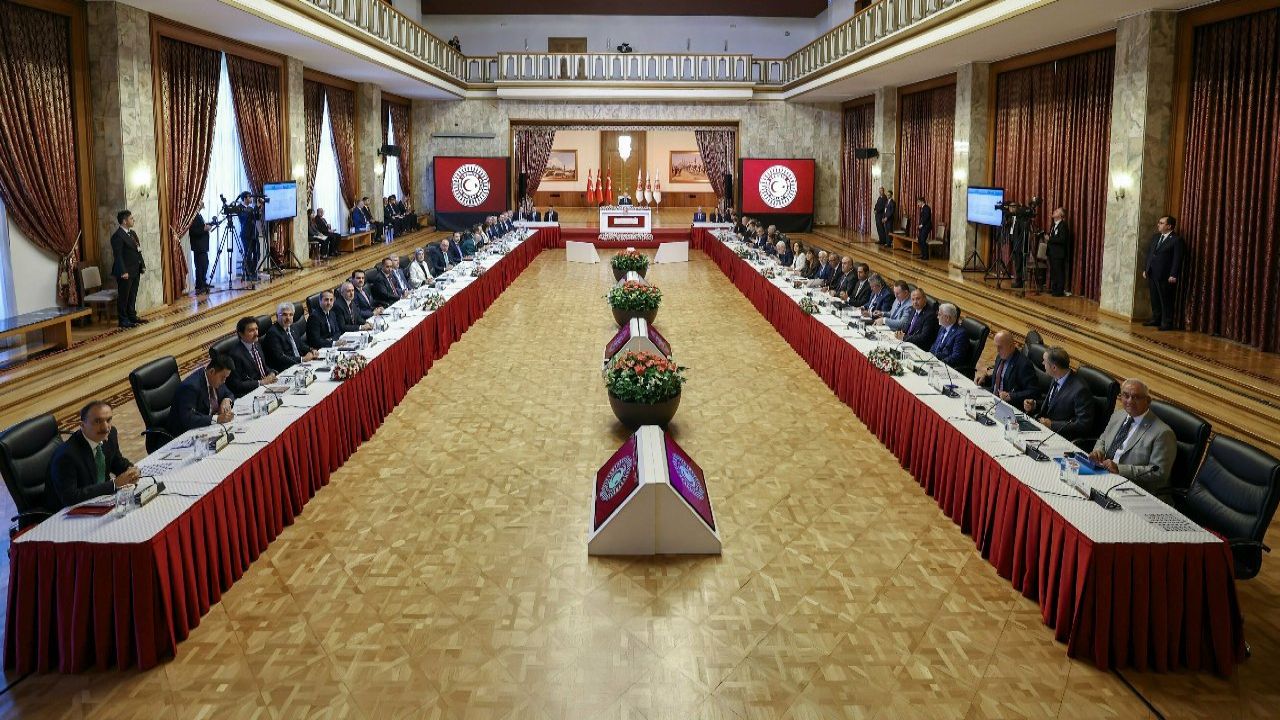 Gültekin Uysal: Demokrat Parti Komisyondan Çekildi
