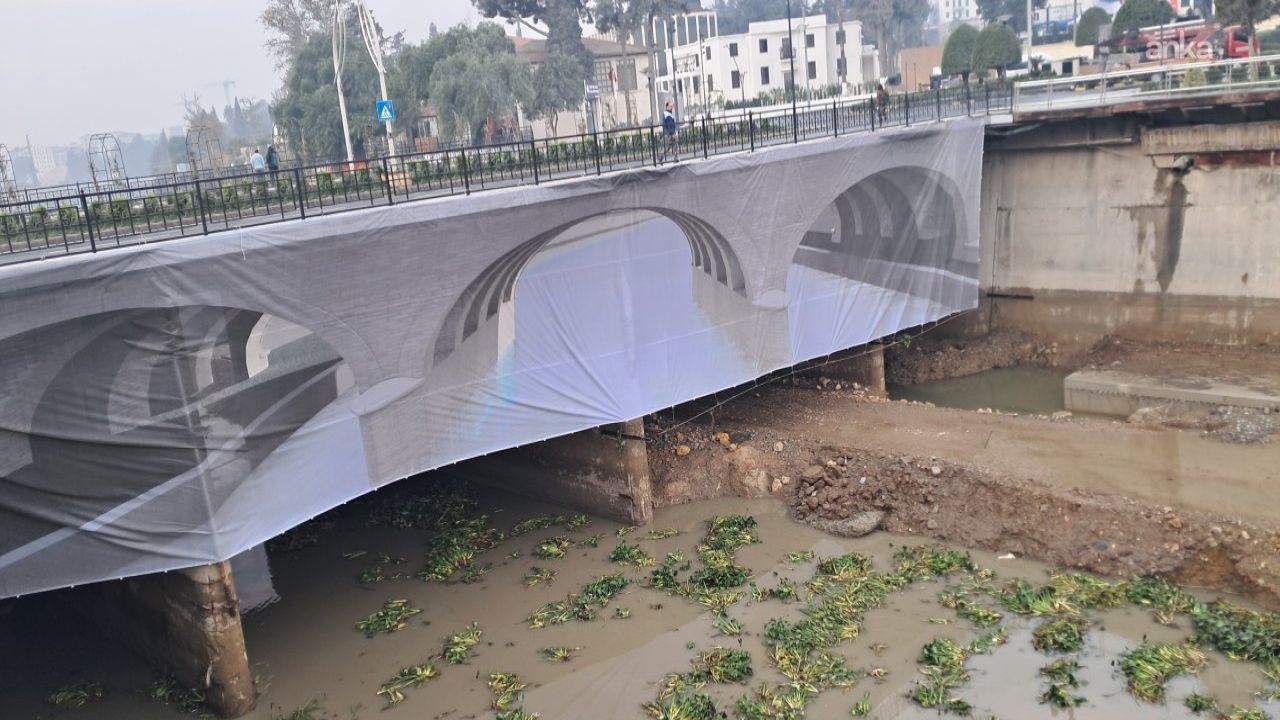 Hatay'daki tamamlanmayan yapılar, Erdoğan'ın ziyareti öncesinde brandalarla kapatıldı