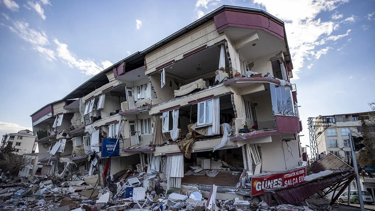 Depremde Yıkılan Binalara Onay Veren Belediyelerle İlgili Karar