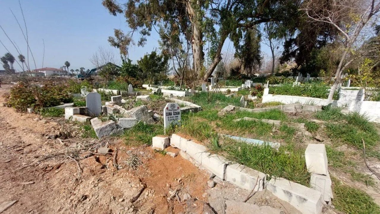 Deprem Sonrası Yeni İddia Atıldı: Mezarlar Kayboldu