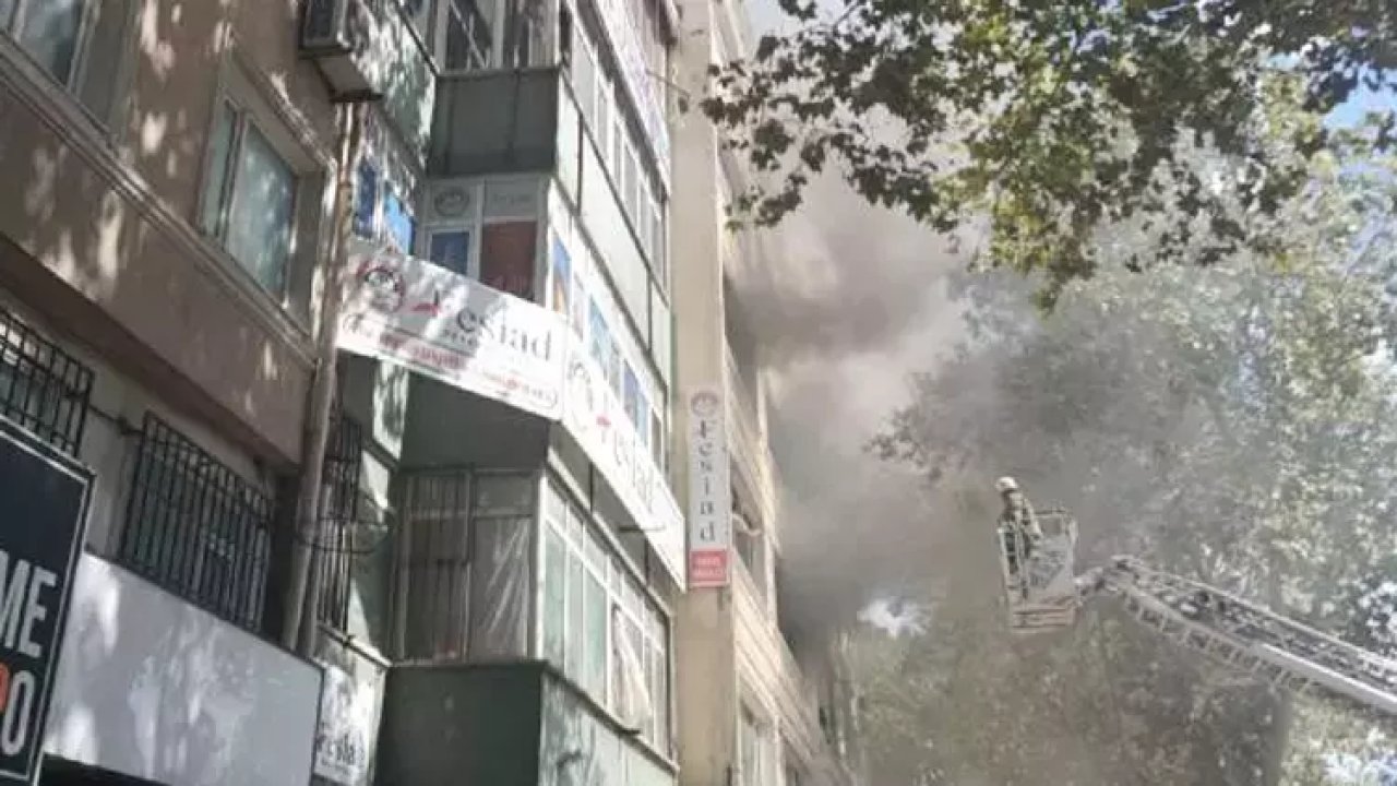 Fatih'te yangın: 2 kişi mahsur kaldı
