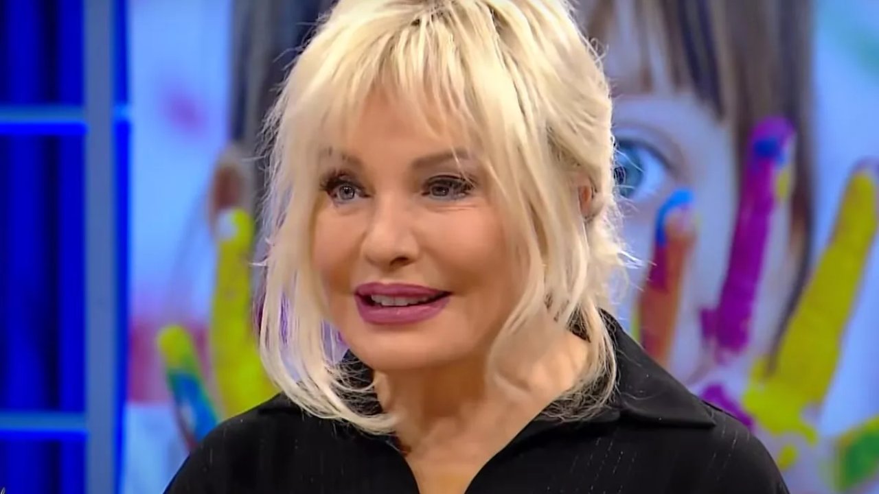 Sağlık Sorunlarıyla Mücadele Eden Emel Sayın, Yürüme Zorluğunda Ajda Pekkan'ın Doktoruna Başvurdu! İşte Son Sağlık Durumu ve Detaylar