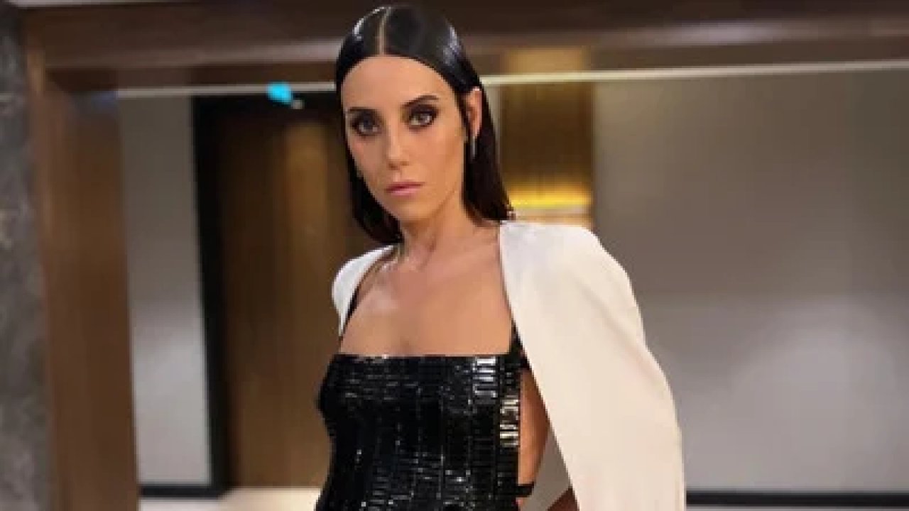 Cansu Dere, tarzı ve mimikleriyle galaya damga vurdu