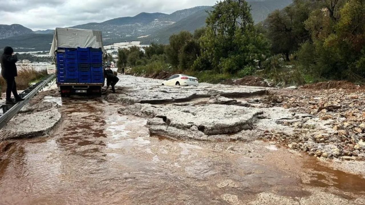 Demre, Dolu ve Sel Felaketiyle Karşı Karşıya