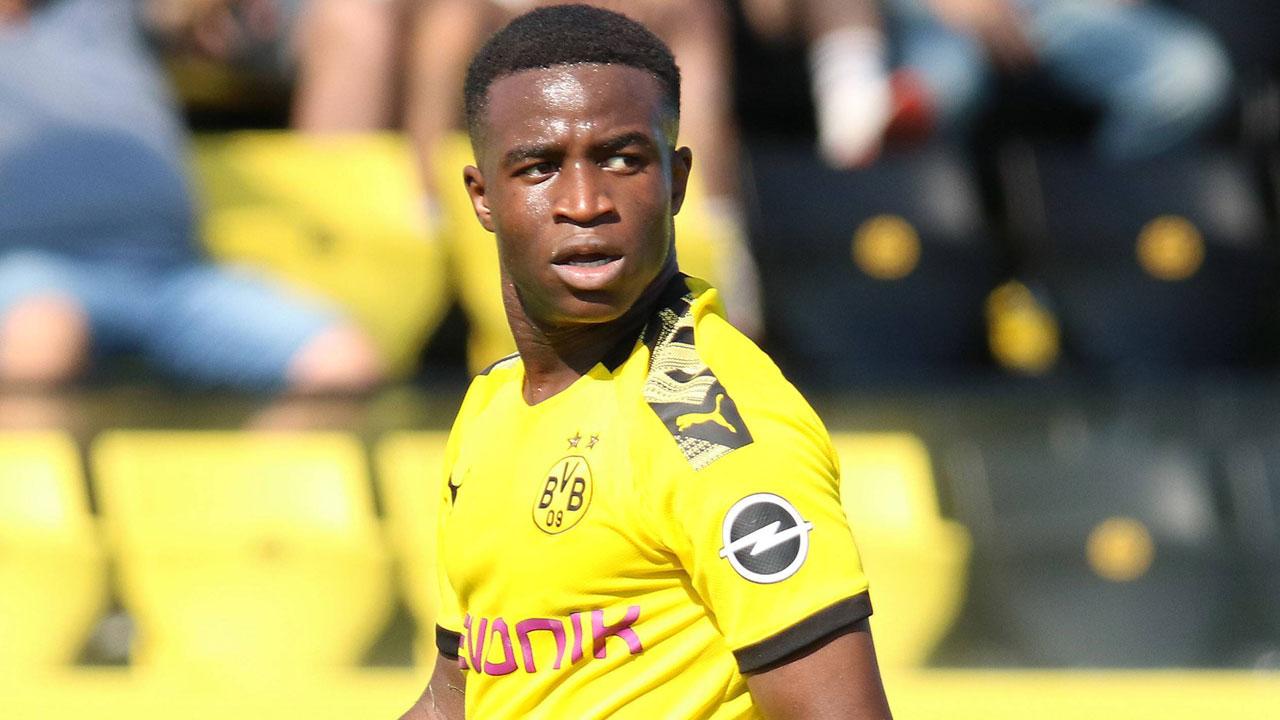 Borussia Dortmund'lu Youssoufa Moukoko yaşını yanlış beyan etmekle suçluyor