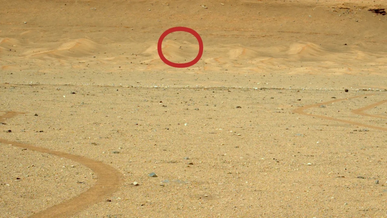 NASA'nın Mars Keşif Aracı, Mini Helikopter Ingenuity Fotoğrafını Çekti