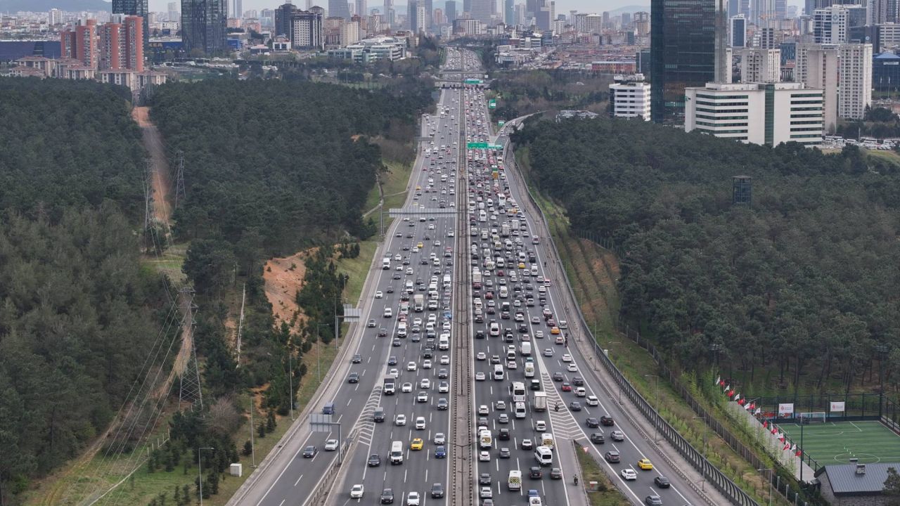 İstanbul'da trafik yoğunluğu yüzde 80'i geçti