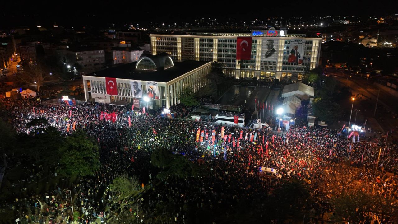Saraçhane'de İmamoğlu için büyük buluşma: On binler son kez toplandı