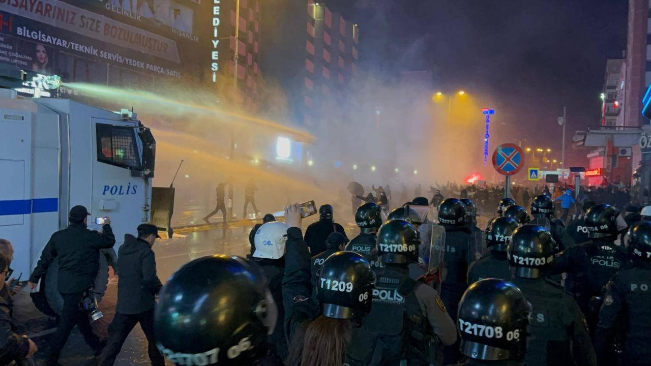 Ankara'da İmamoğlu protestolarında polis müdahalesi