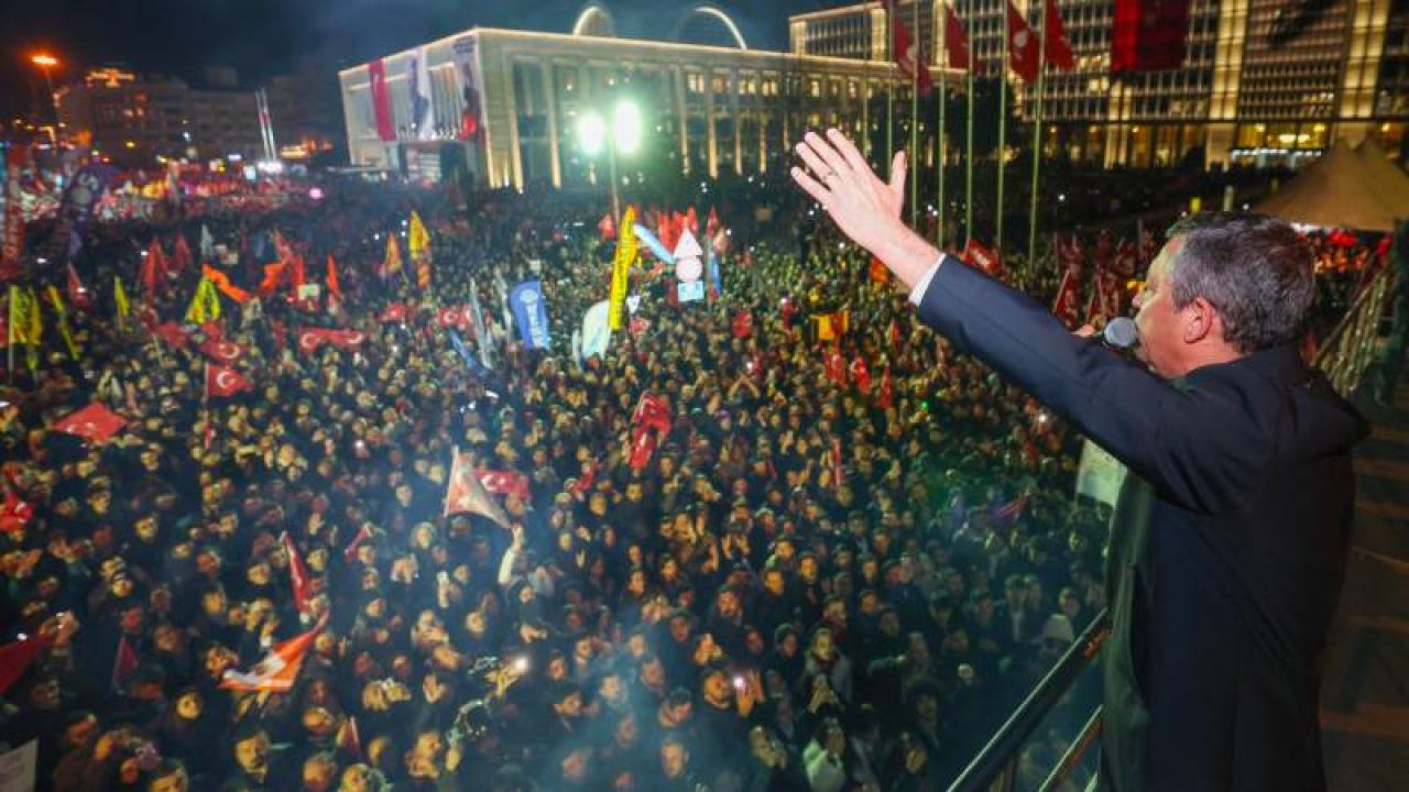 Mehmet Altan basın tarihi üzerine boykot konusunu kaleme aldı