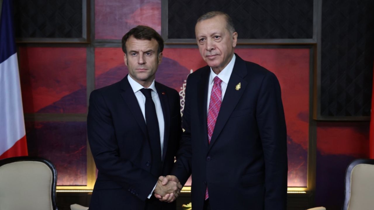 Erdoğan ile Macron telefonda görüştü