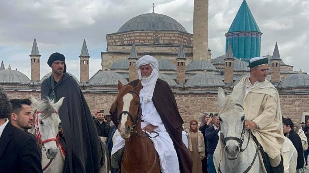 Konya'da at sırtında hacı adayları görüldü