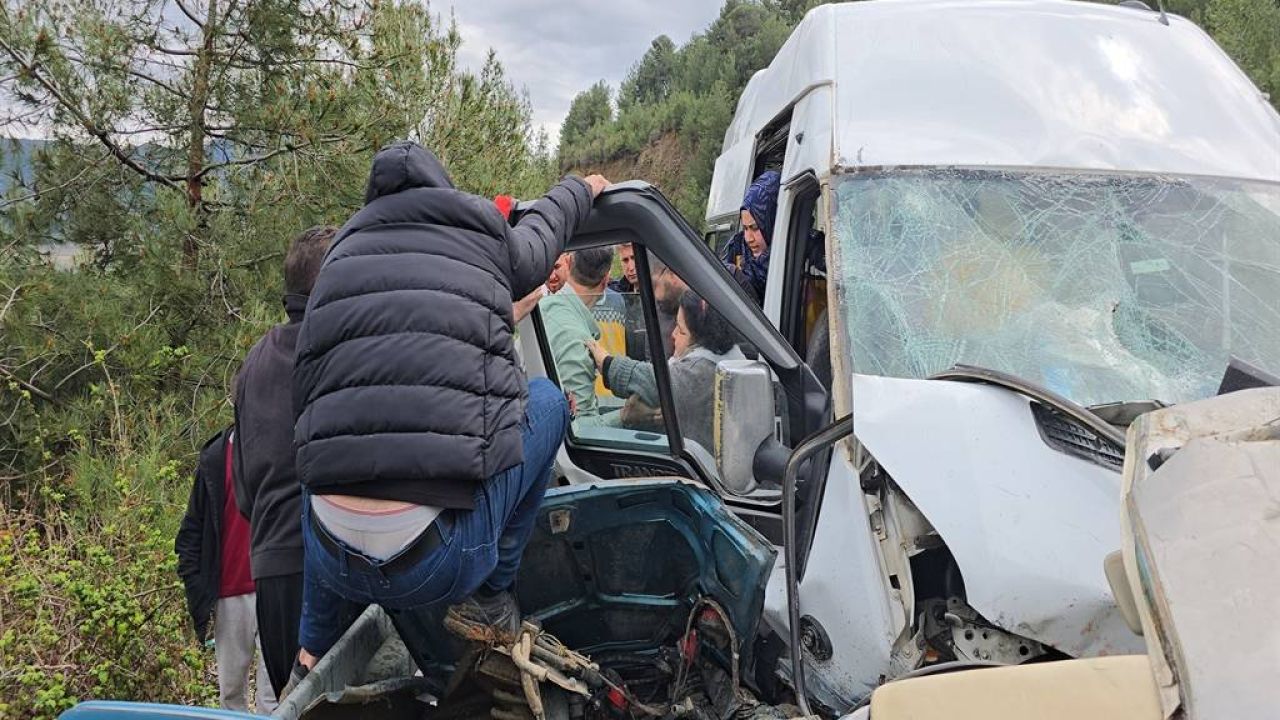 Adana'da feci kaza: Aynı aileden 5 kişi hayatını kaybetti