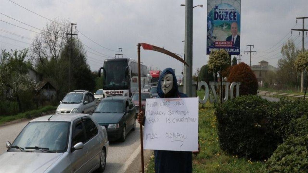 Tırpanlı V For Vendetta figürü sürücüleri uyardı: Bana iş çıkarmayın