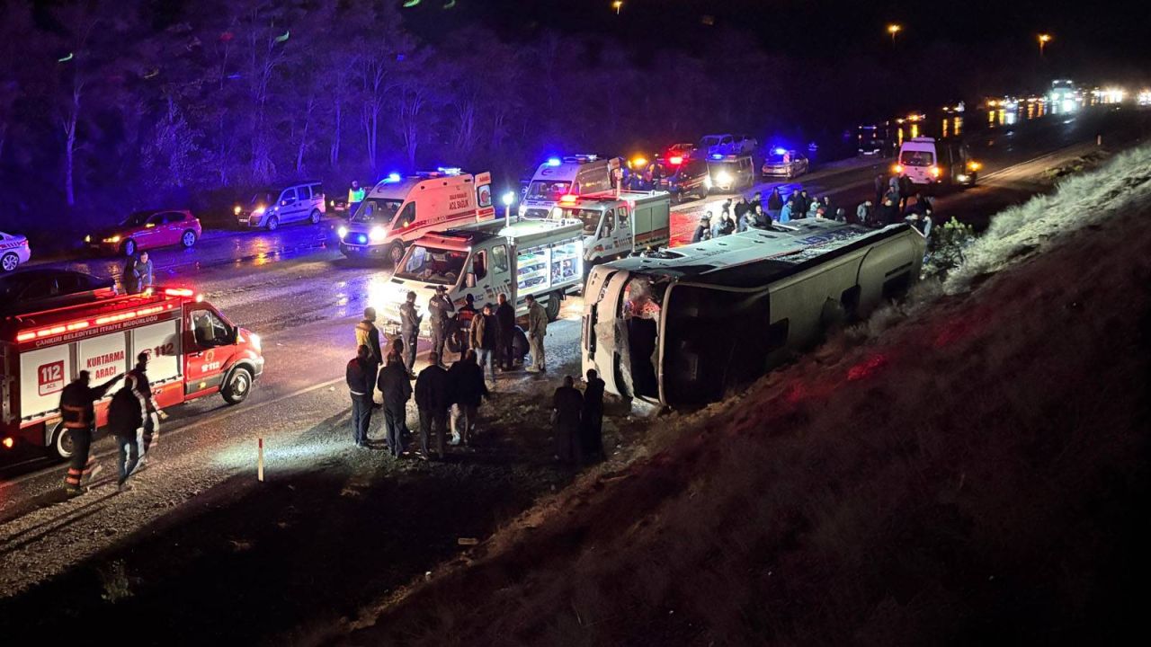 Çankırı'da işçi servisi devrildi: 23 yaralı