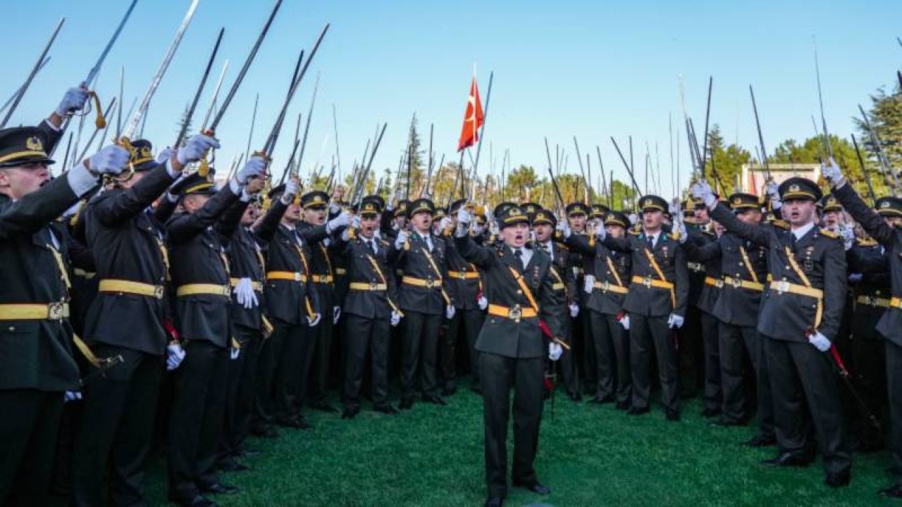 Teğmenlerin davayı kaybetmesi durumunda 500 bin lira ödemesi gerekecek, KKK karar bekleyişini sürdürecek