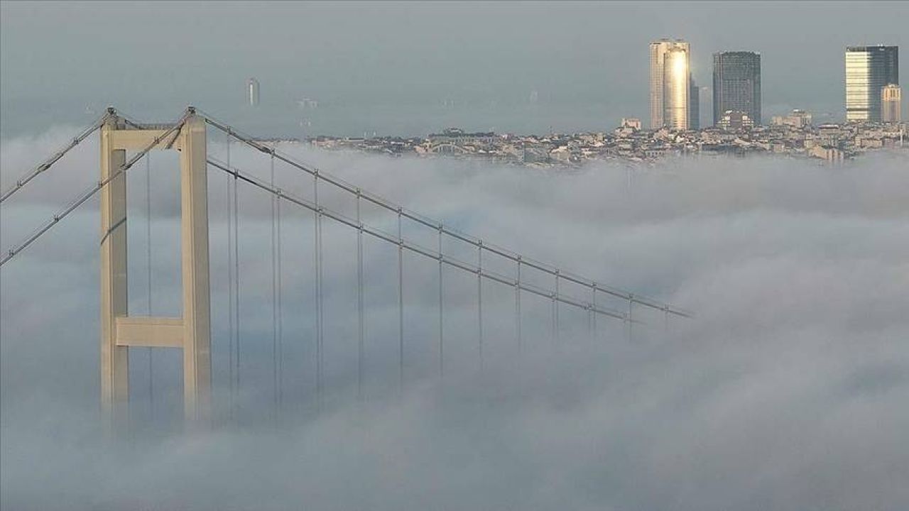 İstanbul'da sis etkisini gösterdi