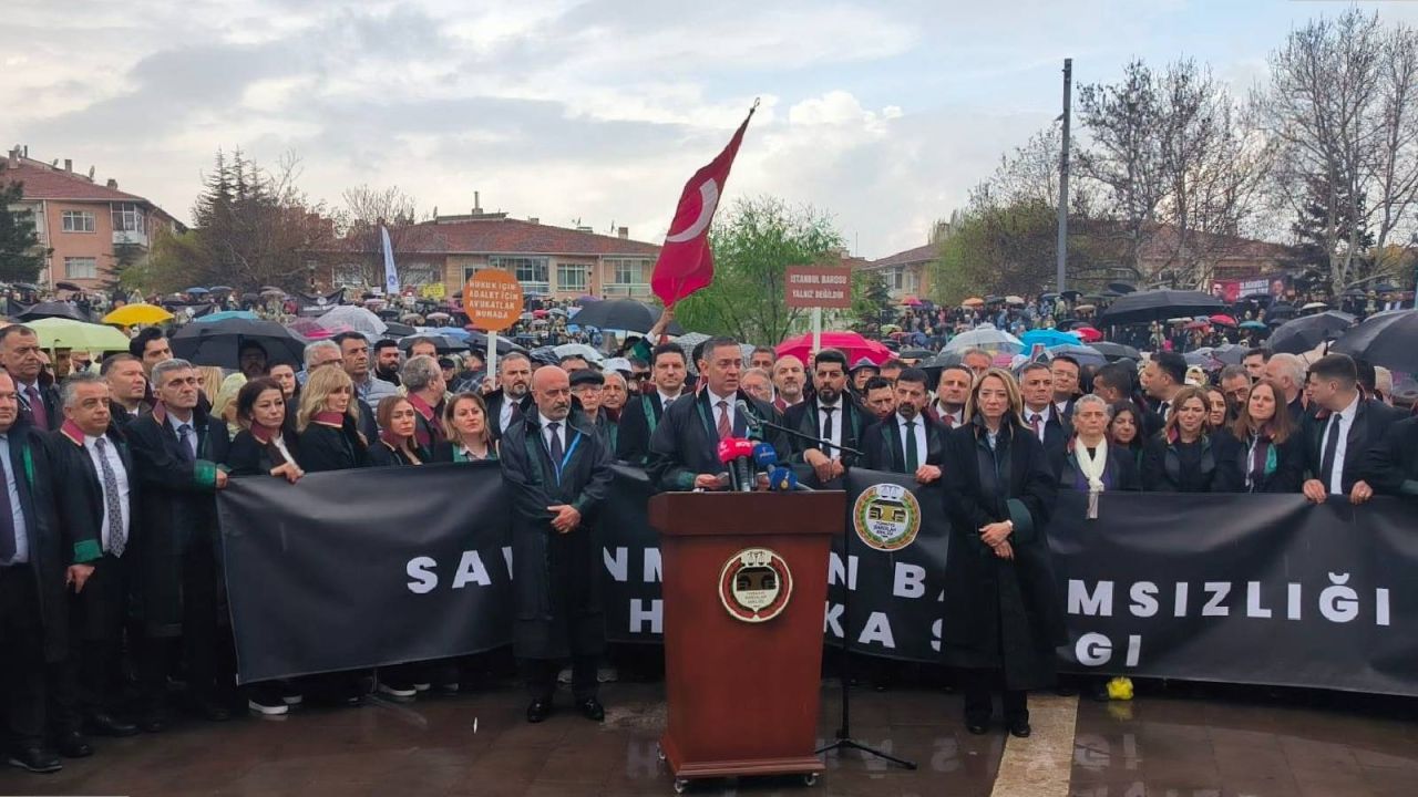 Türkiye Barolar Birliği, Adaletin Sustuğu Mahkeme Salonlarını Protesto İçin Hukuka Saygı Yürüyüşü Düzenledi