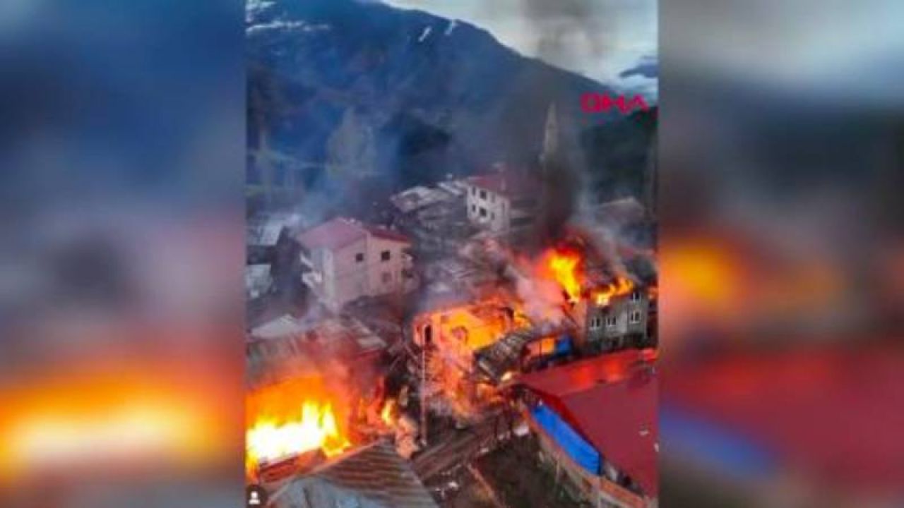 Artvin'deki yangında cami alevlere teslim oldu: Sadece duvarları ve minaresi ayakta kaldı