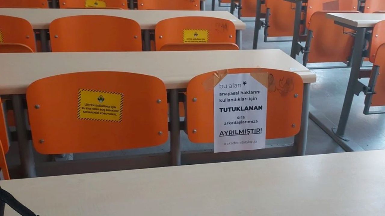 YTÜ öğrencileri, tutuklu arkadaşlarının serbest bırakılması talebiyle sınav boykotu gerçekleştirdi
