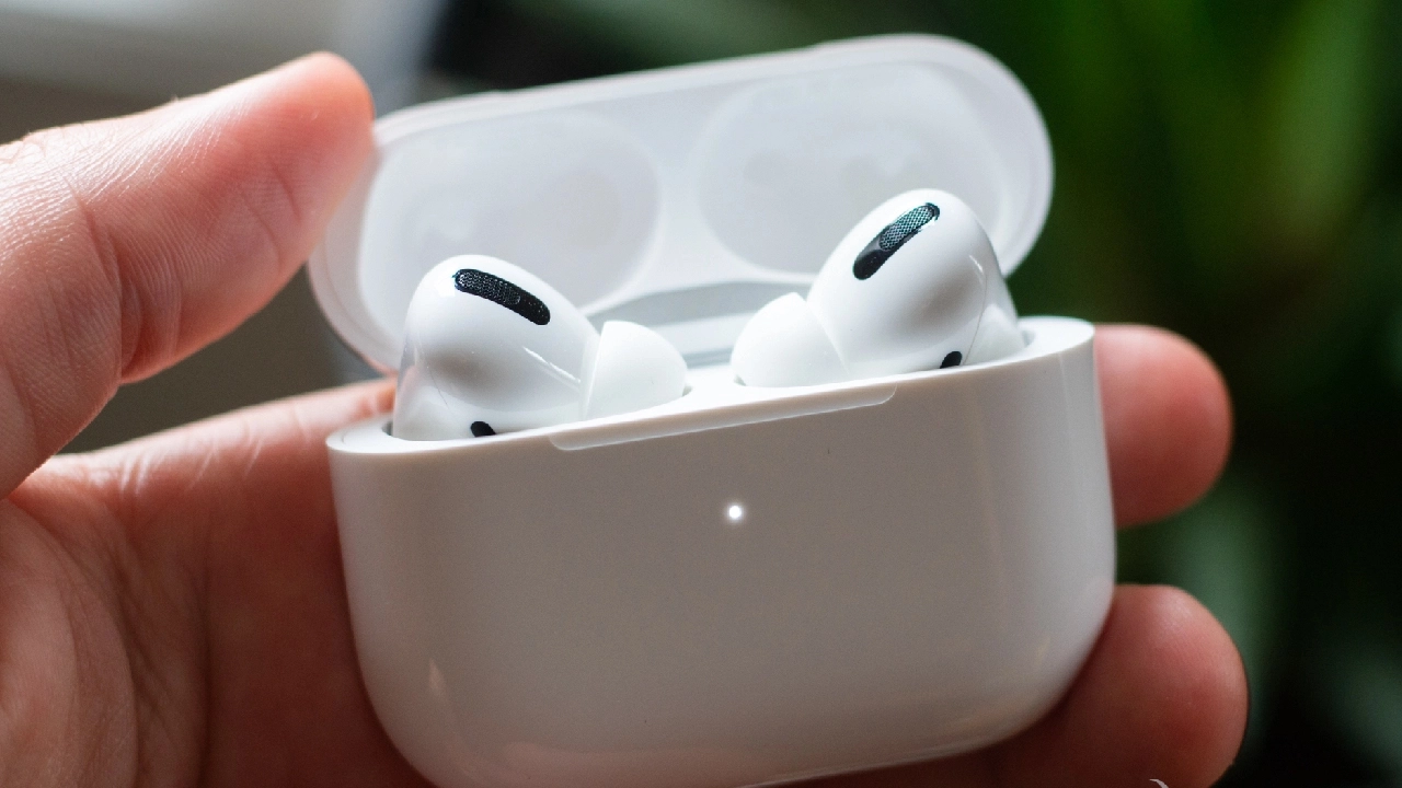 Ucuz AirPods Modelinin Detayları Açıklandı! Fiyat Sonunda Belli Oldu!