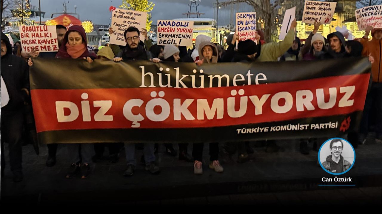TKP, Beşiktaş Meydanı'nda Hükümete Karşı Ayakta Eylemi Düzenledi