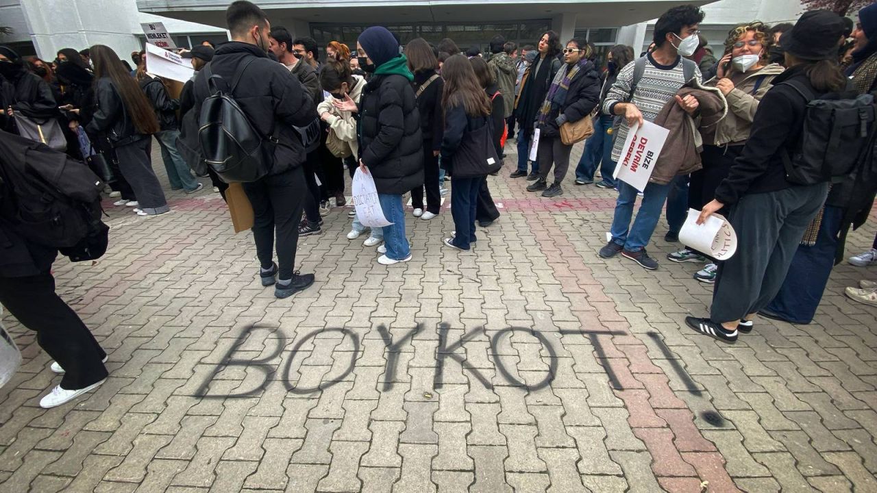 YÖK’ün Protestolara Katılan Üniversite Öğrencileri İçin Yazı Göndermesi Hakkında Suç Duyurusu Yapıldı