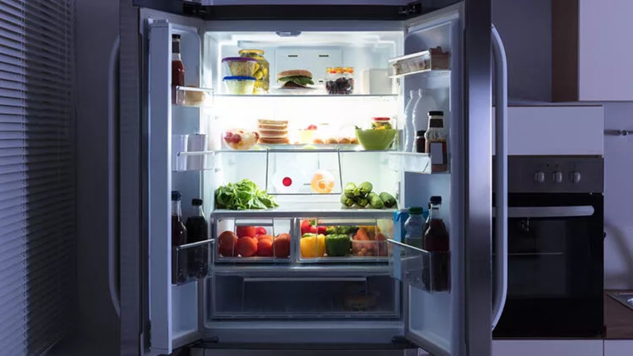İngiltere Resmen Alarma Geçti! Buzdolabı Sizi Gözetliyor Olabilir Mi?